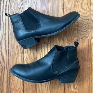 black ankle chelsea boot